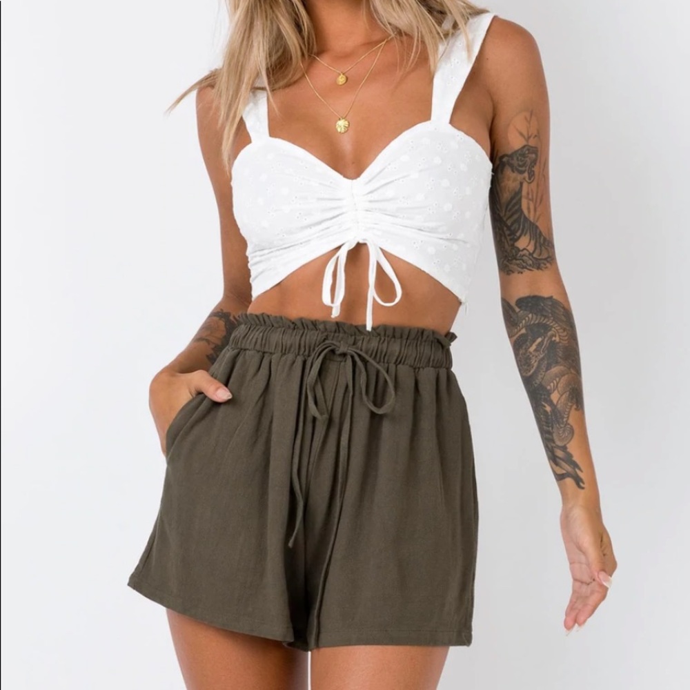 princess polly wheatley shorts in khaki green
